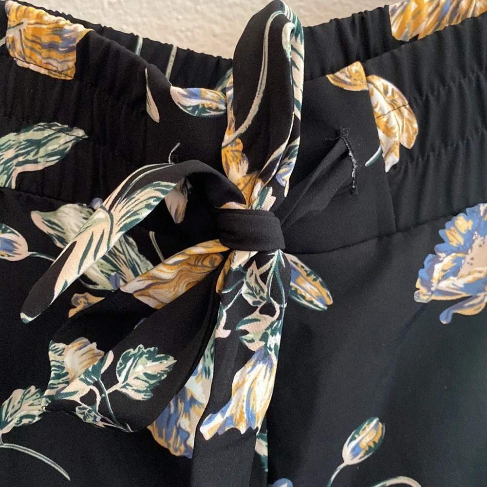 Black Floral joggers , XL - Picture 3 of 9